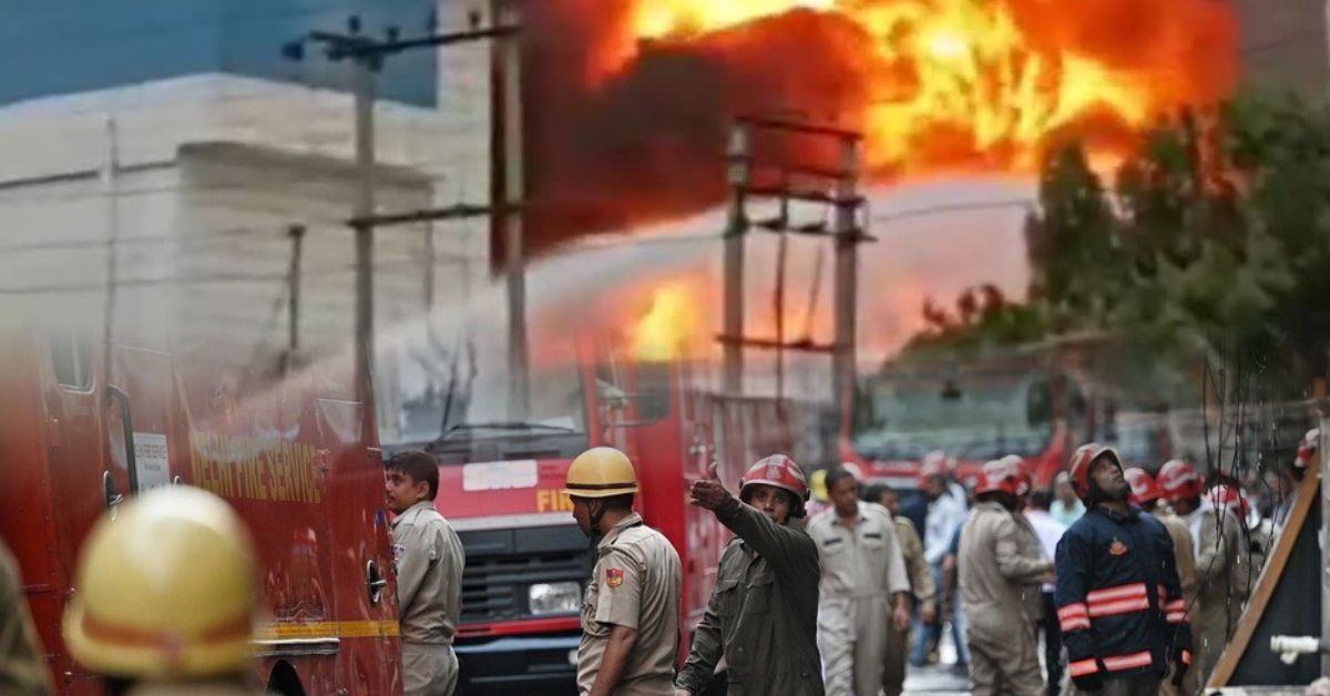 नोएडा में दो जगह भीषण आग: निजी कंपनी और फैक्ट्री में मची अफरा-तफरी, कई कर्मचारी फंसे