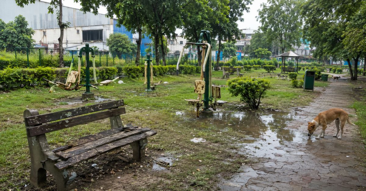 नोएडा के औद्योगिक इलाकों के पार्क बदहाल, टूटे उपकरण और जलभराव से परेशान कर्मचारी